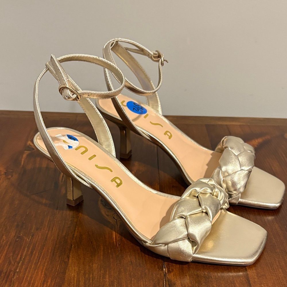 NWOT Unisa Braided Gold Ankle Strap Heels Size 6.5